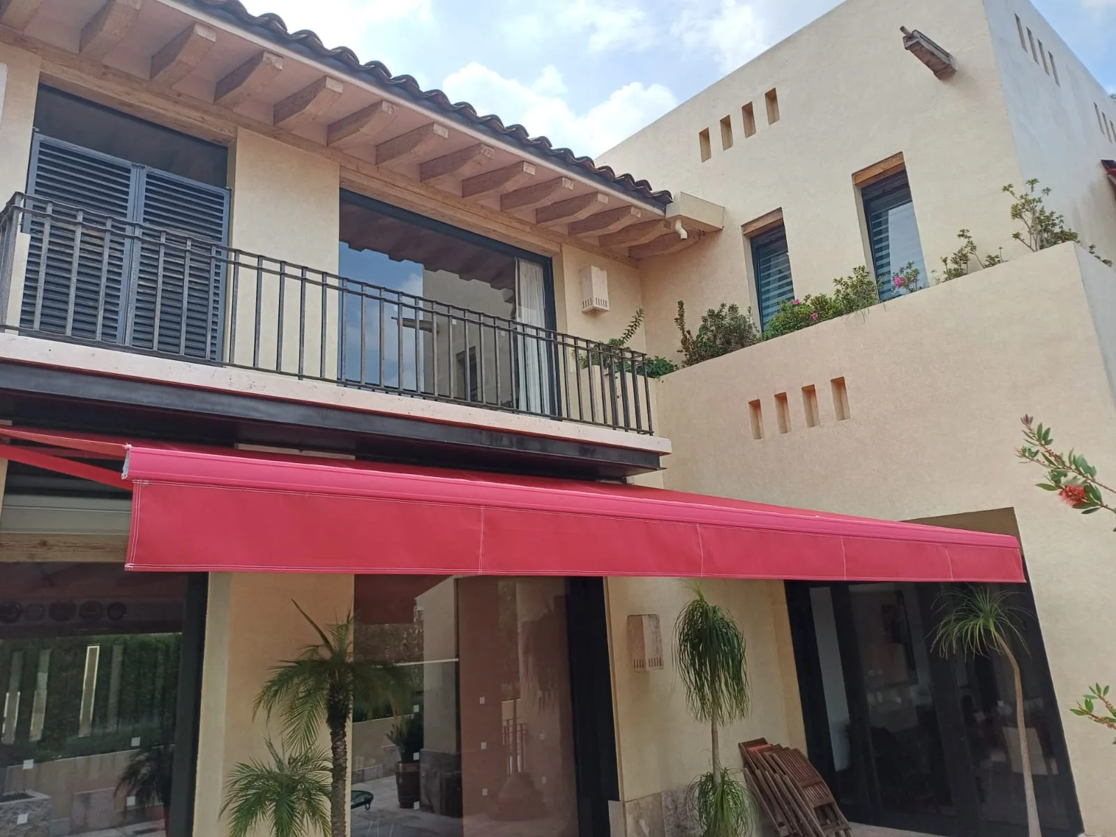 Toldo instalado por Sombras Inteligentes